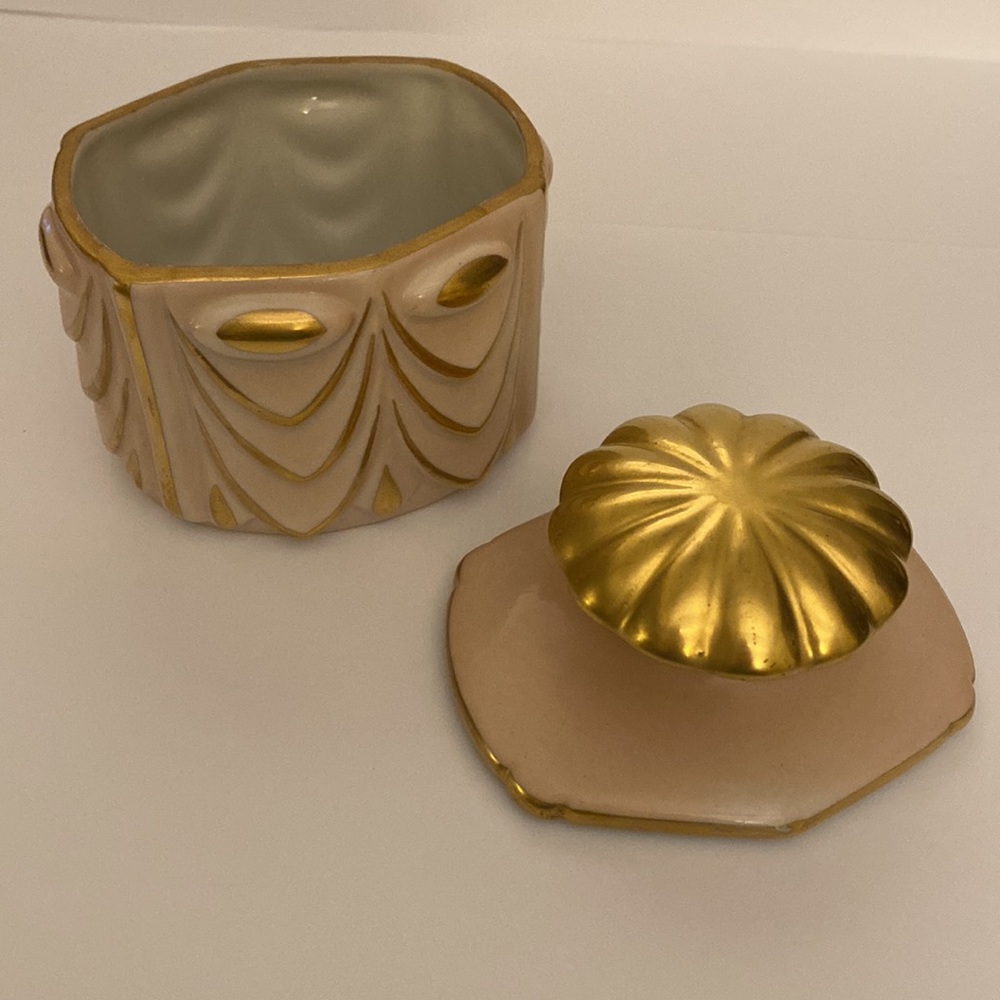 Carlin Comforts Art Deco Porcelain Draped Pink Dresser Accessory - Picture 9 of 10